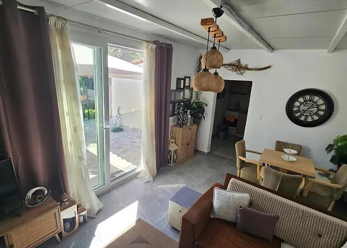 House In Garden Semesterbostad *